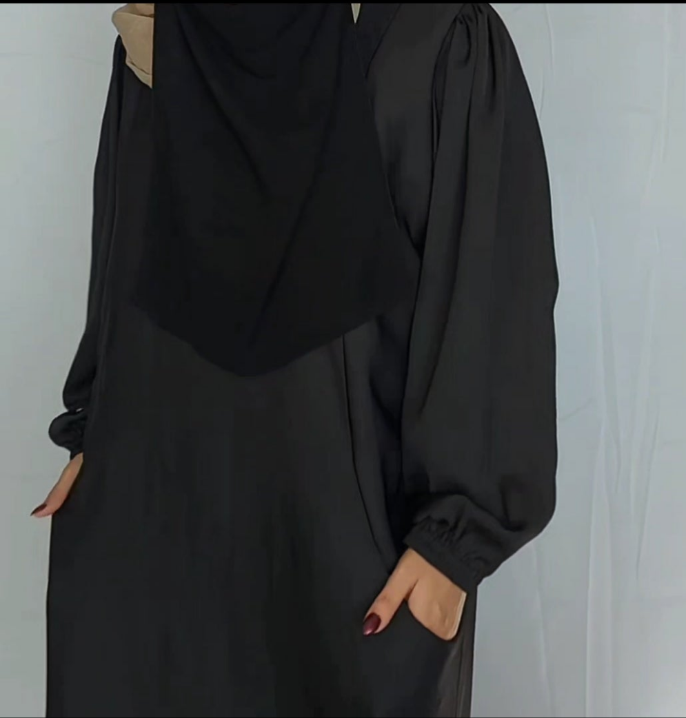 Black Closed Abaya With Pockets