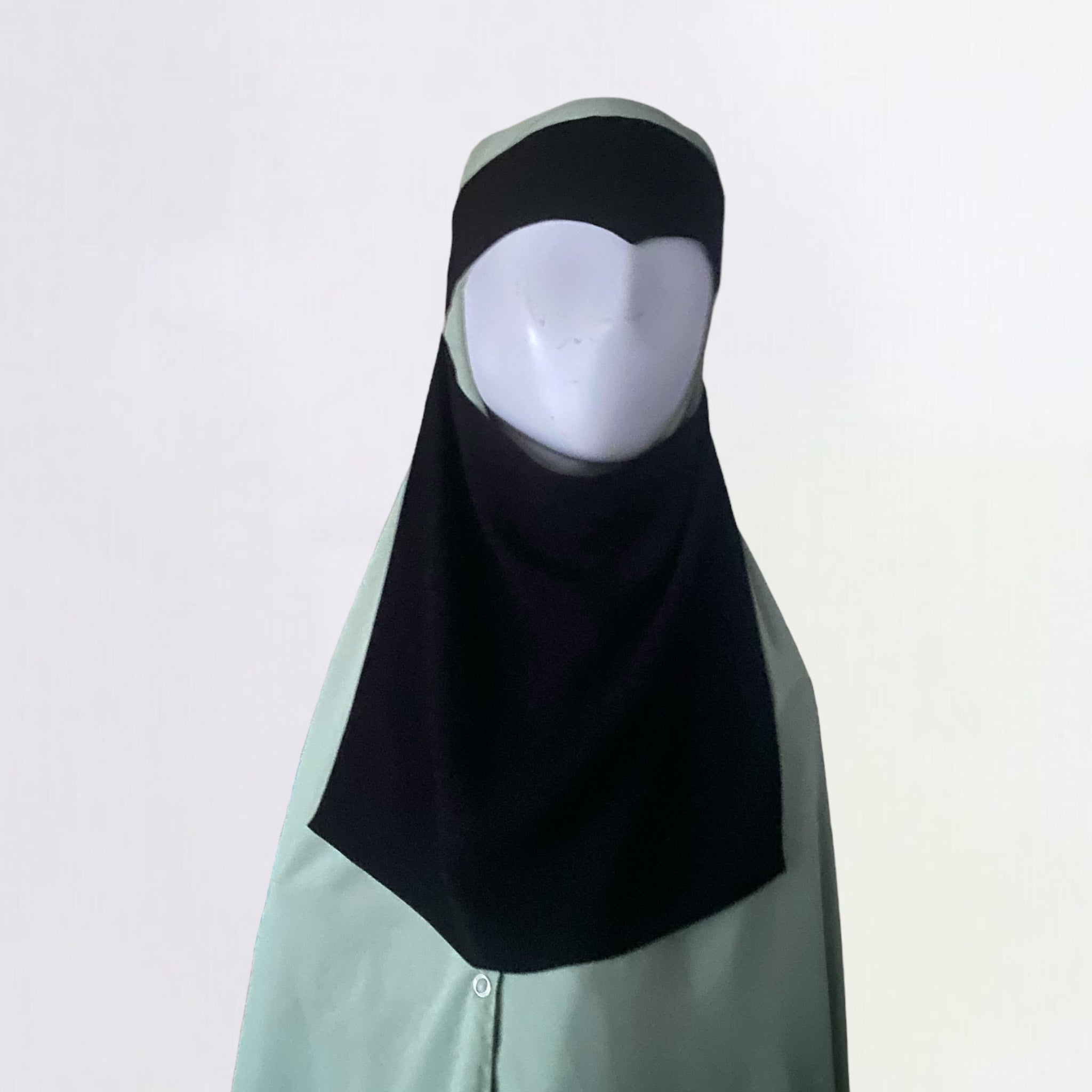 Eagle eyes niqab