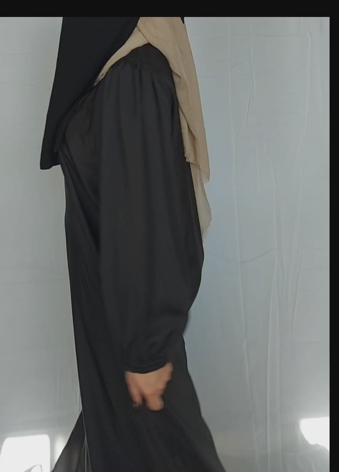 Black Closed Abaya With Pockets
